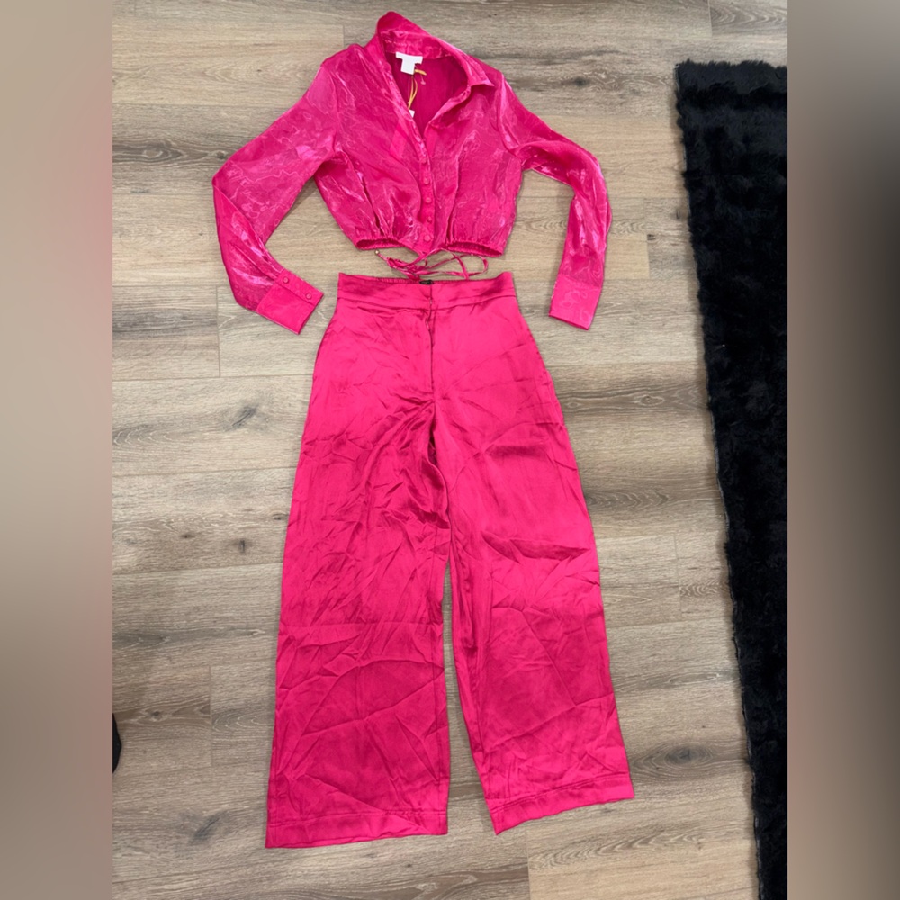 NWT! Revolve House of Harlow pink pant set! Size Small!